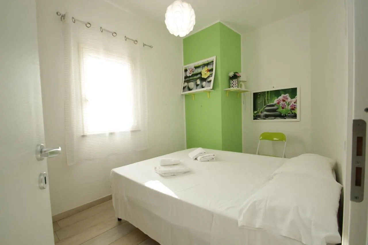 Vanni House 68 Cefalù 0*,